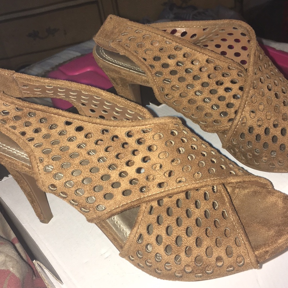 WORN ONCE ! a pair of suede dark beige short hells